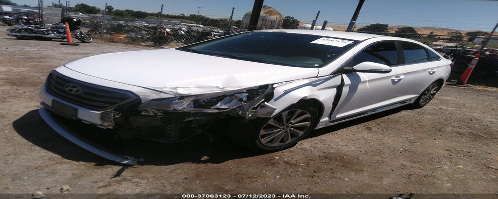 5NPE34AF2FH220923 2015 HYUNDAI SONATA photo no. 2