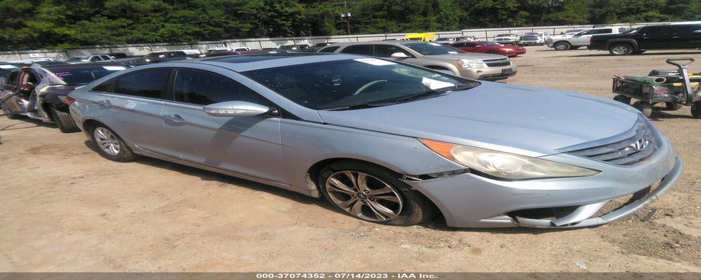 5NPEC4AC8BH021827 2011 HYUNDAI SONATA photo no. 2