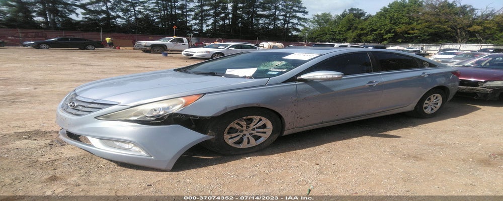 5NPEC4AC8BH021827 2011 HYUNDAI SONATA photo no. 2