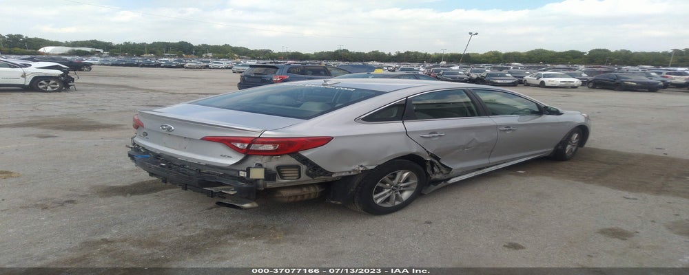 5NPE24AA2FH161363 2015 HYUNDAI SONATA photo no. 4
