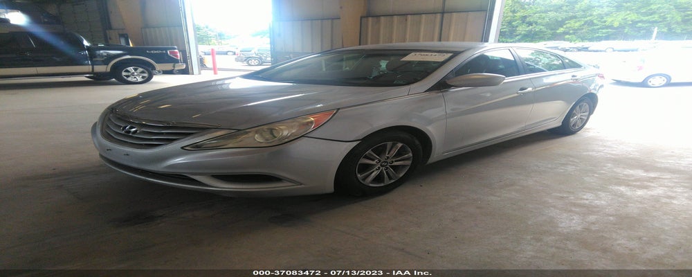 5NPEB4AC8BH055737 2011 HYUNDAI SONATA photo no. 2
