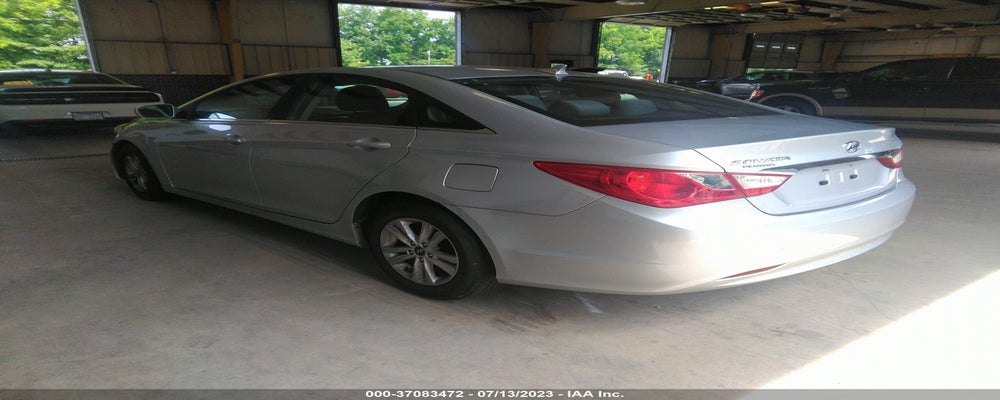 5NPEB4AC8BH055737 2011 HYUNDAI SONATA photo no. 3