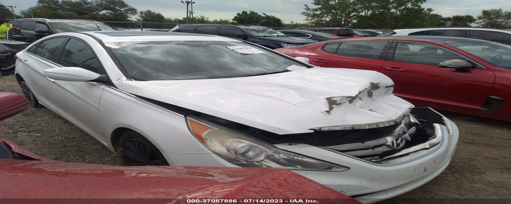 5NPEC4AC9BH176676 2011 HYUNDAI SONATA photo no. 3