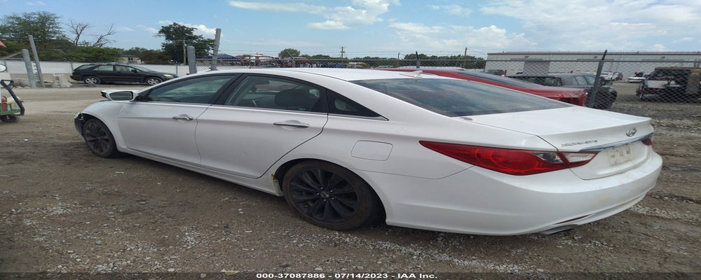5NPEC4AC9BH176676 2011 HYUNDAI SONATA photo no. 3