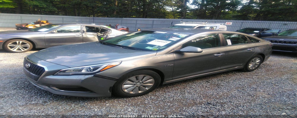 KMHE24L3XHA077005 2017 HYUNDAI SONATA photo no. 2