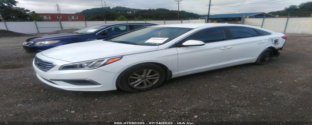 5NPE24AF3HH484853 2017 HYUNDAI SONATA photo no. 2