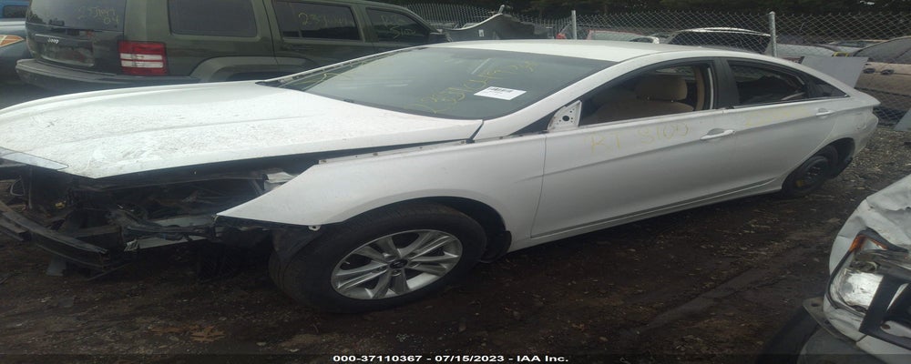5NPEB4AC4BH216598 2011 HYUNDAI SONATA photo no. 2