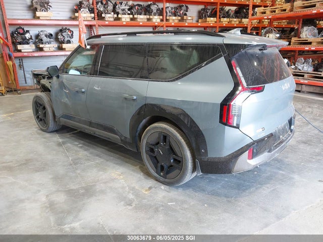 KNDAEFS56S6056056 KIA ev9