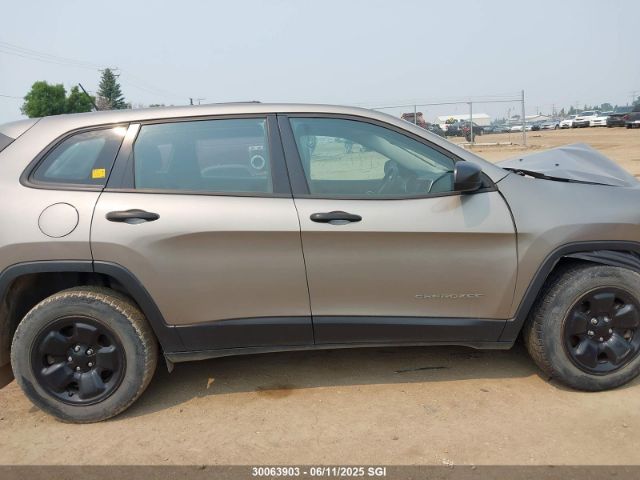 1C4PJMAB2GW306062 Jeep Cherokee Sport