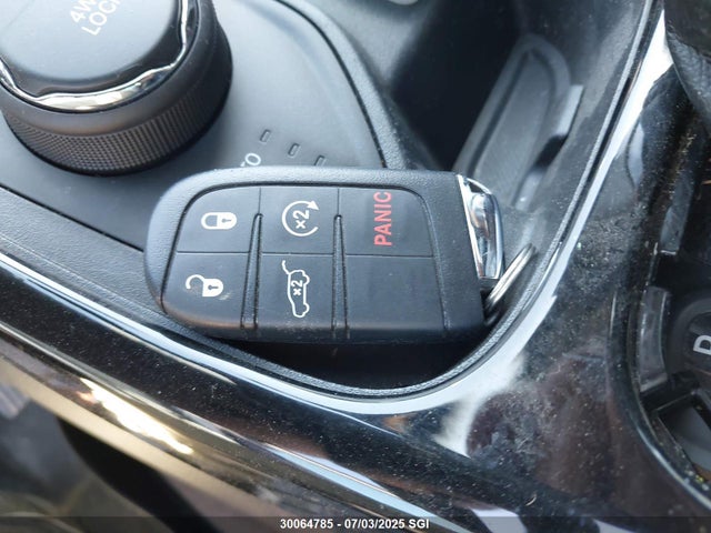3C4NJDCB9JT107401 Jeep 2018