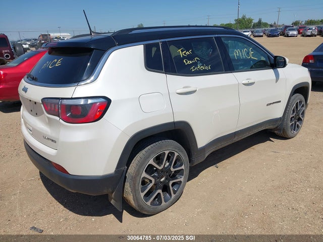 3C4NJDCB9JT107401 Jeep 2018