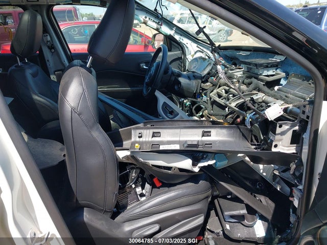 3C4NJDCB9JT107401 Jeep 2018
