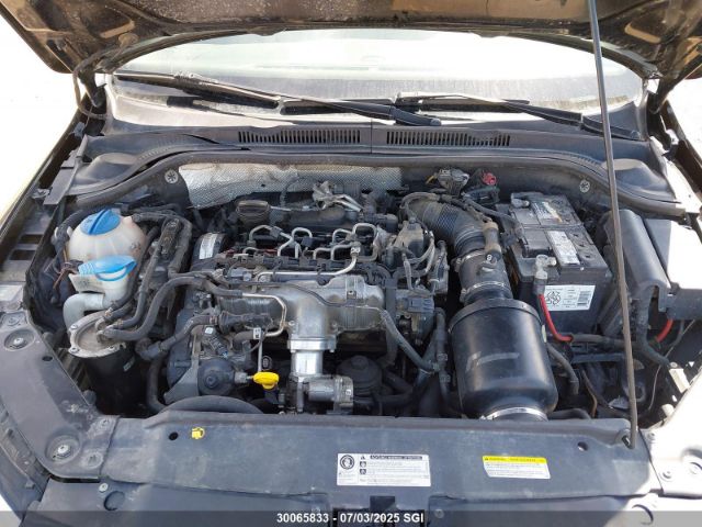 3VWLL7AJ4EM330715 Volkswagen 2014