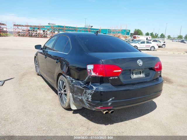 3VWLL7AJ4EM330715 Volkswagen 2014
