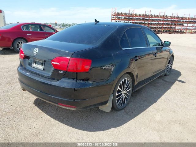 3VWLL7AJ4EM330715 Volkswagen 2014