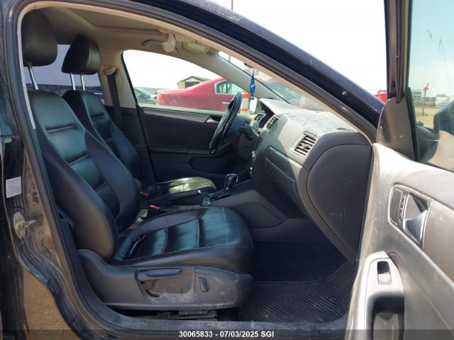 3VWLL7AJ4EM330715 Volkswagen 2014