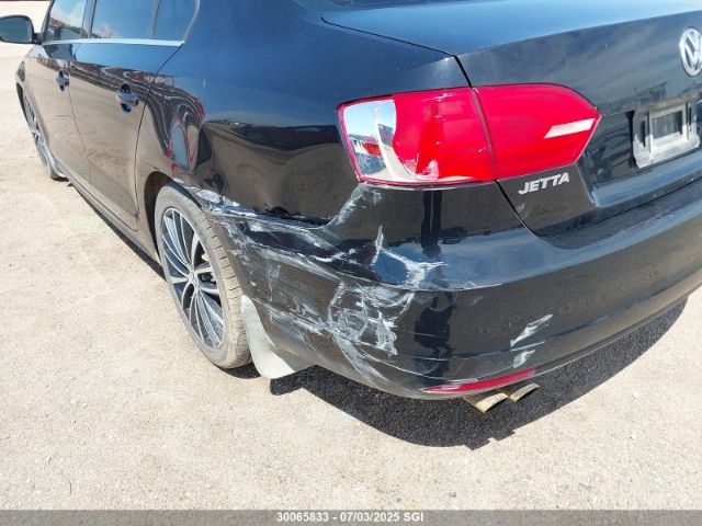 3VWLL7AJ4EM330715 Volkswagen 2014