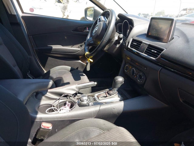 3MZBM1V74FM171832 Mazda pe