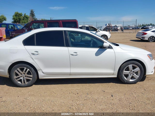 3VW267AJ3GM238372 Volkswagen 2016