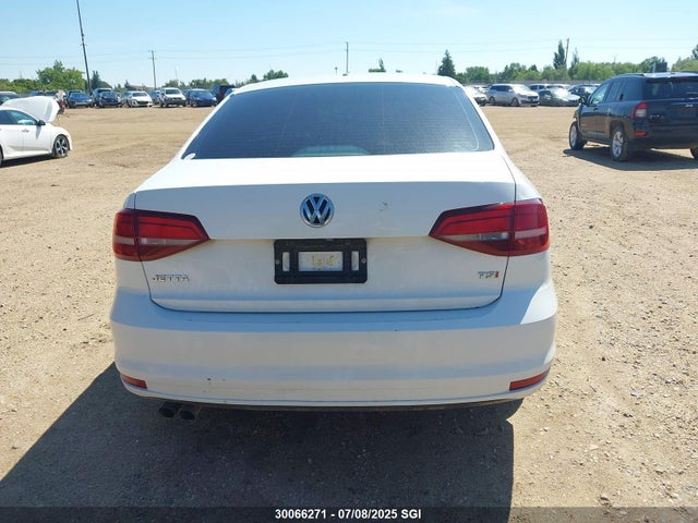 3VW267AJ3GM238372 Volkswagen 2016