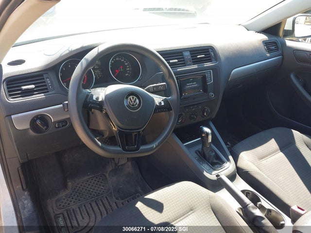 3VW267AJ3GM238372 Volkswagen 2016