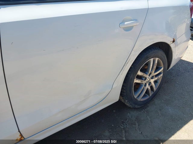 3VW267AJ3GM238372 Volkswagen 2016