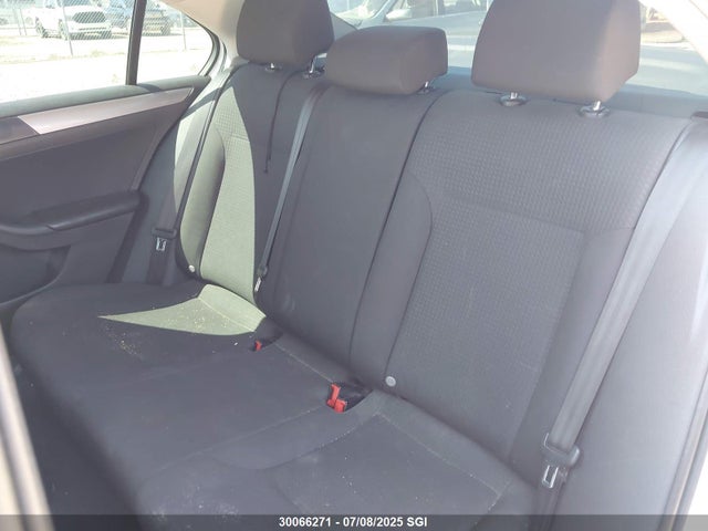 3VW267AJ3GM238372 Volkswagen 2016