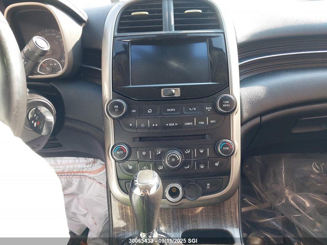 Chevrolet lkw 2015 1G11D5SL2FF165821 Image 14