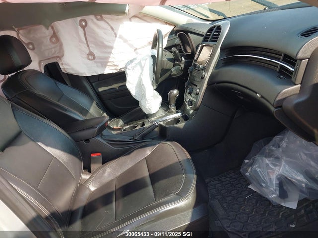 Chevrolet lkw 2015 1G11D5SL2FF165821 Image 5