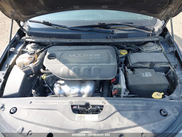 1C3CCCAB5FN625645 Chrysler 2015