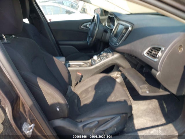 1C3CCCAB5FN625645 Chrysler 2015