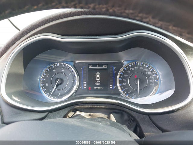 1C3CCCAB5FN625645 Chrysler 2015