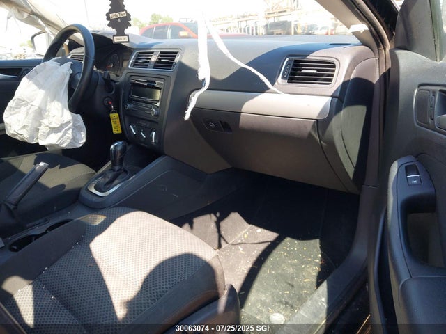 3VWDK7AJ4EM406232 Volkswagen 2014