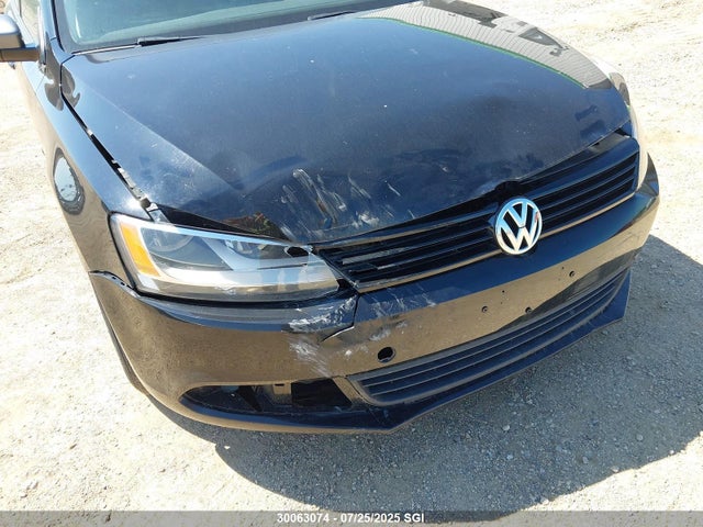 3VWDK7AJ4EM406232 Volkswagen 2014