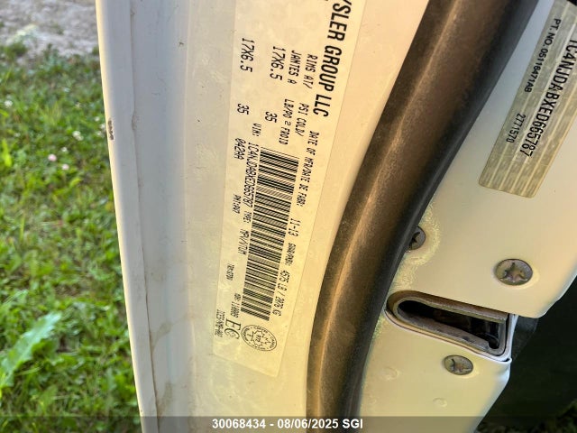 1C4NJDABXED665787 Jeep 2014