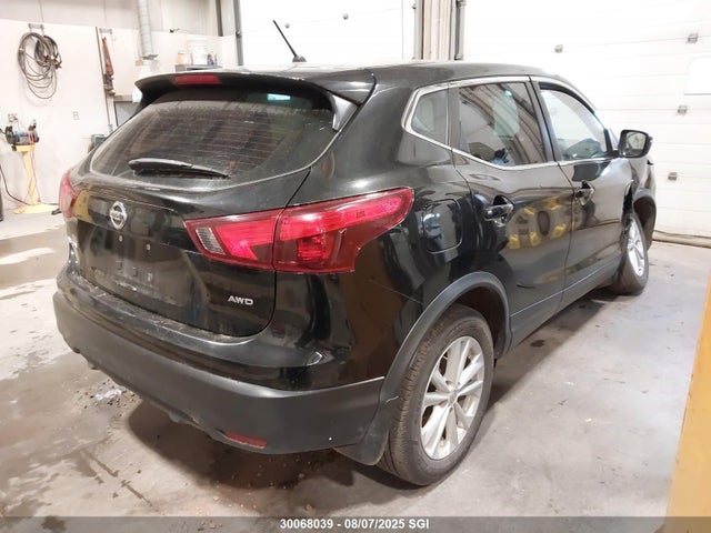 JN1BJ1CR0JW256940 Nissan 2018