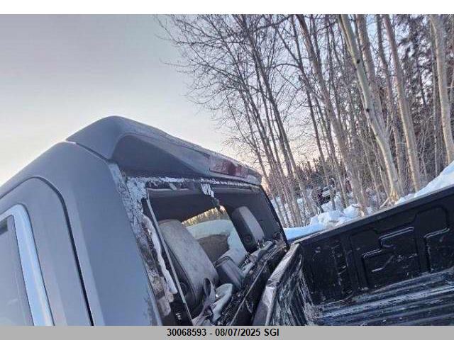 GMC l5p 2022 1GT19NEY5NF212841 Image 13