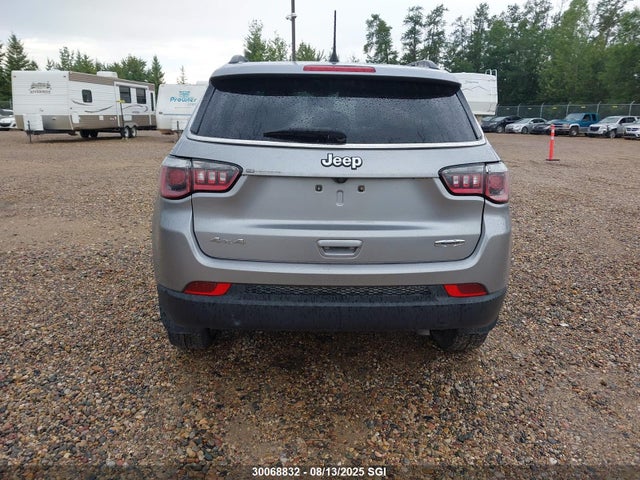 3C4NJDBBXJT440661 Jeep Compass