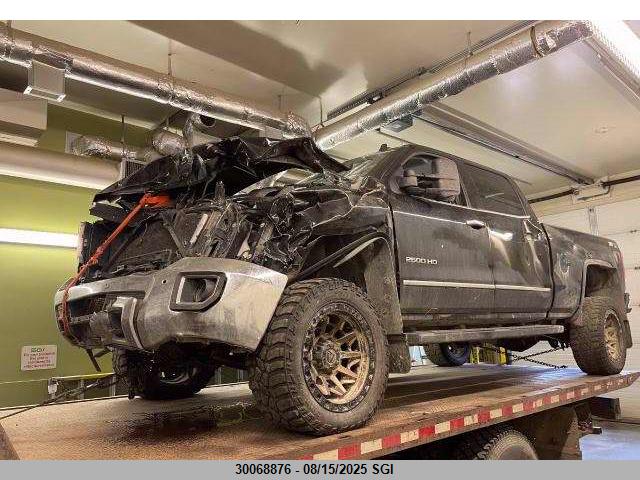 GMC lml 2015 1GT12ZE8XFF106723 Image 2