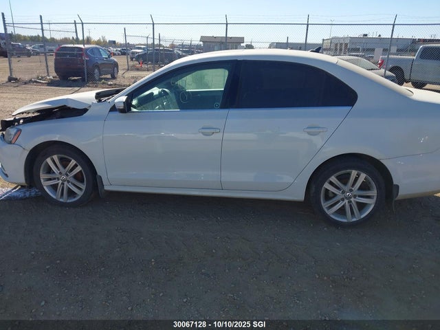 3VWL07AJ8FM278564 Volkswagen 2015