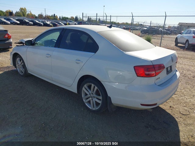 3VWL07AJ8FM278564 Volkswagen 2015