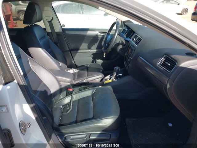 3VWL07AJ8FM278564 Volkswagen 2015