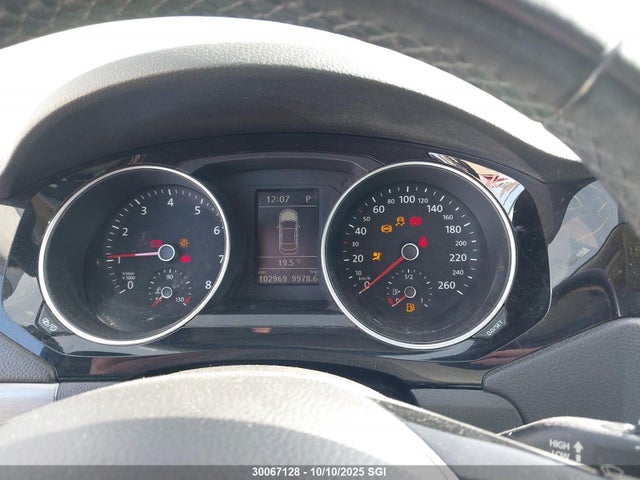 3VWL07AJ8FM278564 Volkswagen 2015