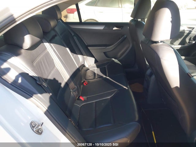 3VWL07AJ8FM278564 Volkswagen 2015