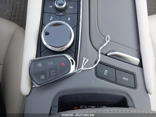 1GYKNDRS3PZ175445 Cadillac lgx