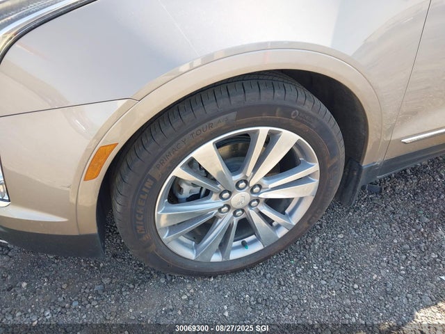 1GYKNDRS3PZ175445 Cadillac lgx