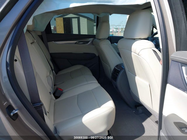 1GYKNDRS3PZ175445 Cadillac lgx