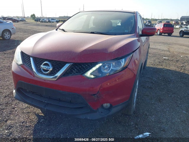 JN1BJ1CRXHW102438 Nissan 2017