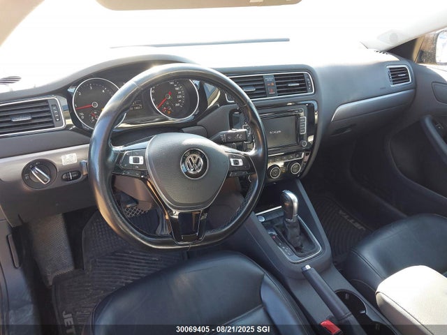 Volkswagen 2015 2015 3VWLA7AJ2FM239997 Image 5