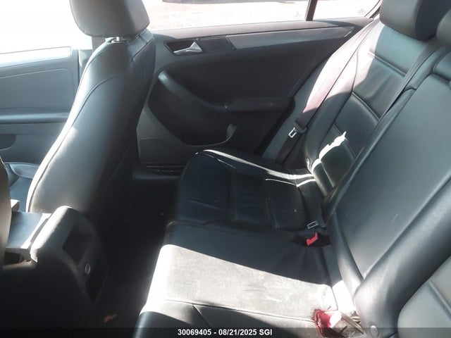 Volkswagen 2015 2015 3VWLA7AJ2FM239997 Image 8
